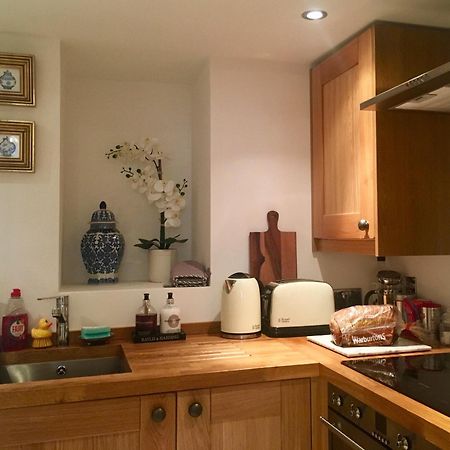Beautiful 1Br Apartment In Historic St Aubin House Buitenkant foto