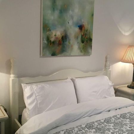 Beautiful 1Br Apartment In Historic St Aubin House Buitenkant foto