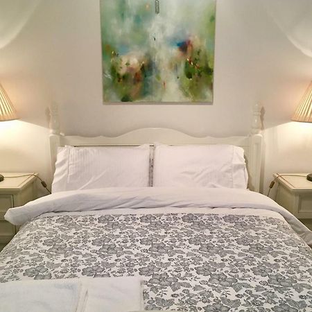 Beautiful 1Br Apartment In Historic St Aubin House Buitenkant foto