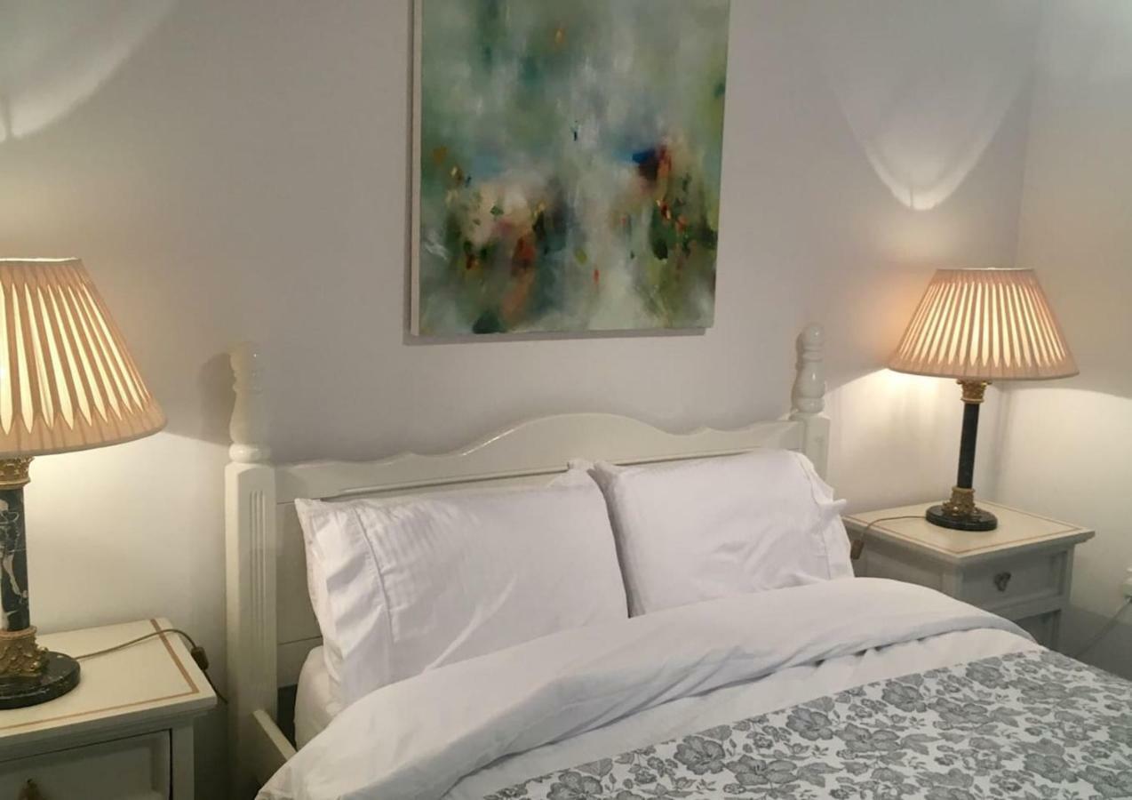 Beautiful 1Br Apartment In Historic St Aubin House Buitenkant foto