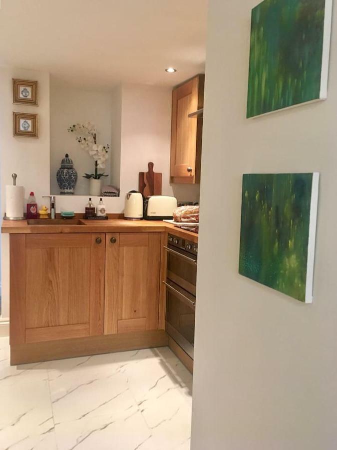 Beautiful 1Br Apartment In Historic St Aubin House Buitenkant foto