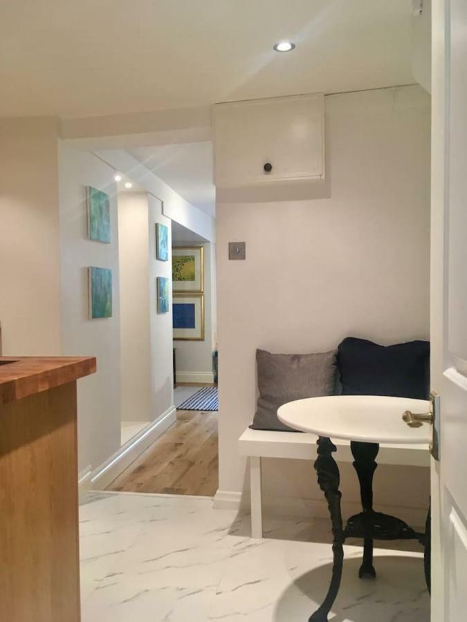 Beautiful 1Br Apartment In Historic St Aubin House Buitenkant foto