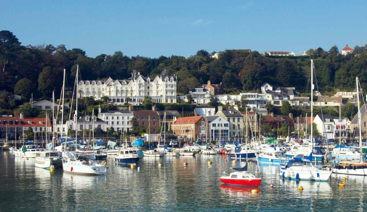 Beautiful 1Br Apartment In Historic St Aubin House Buitenkant foto