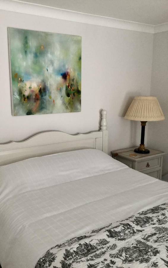 Beautiful 1Br Apartment In Historic St Aubin House Buitenkant foto