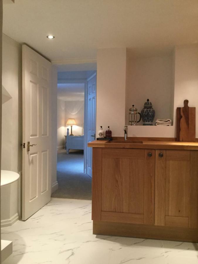 Beautiful 1Br Apartment In Historic St Aubin House Buitenkant foto