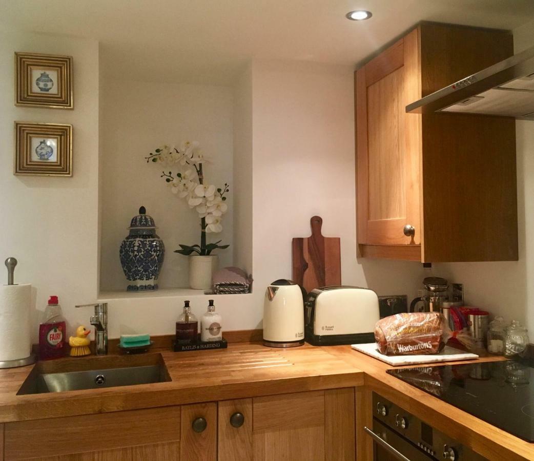 Beautiful 1Br Apartment In Historic St Aubin House Buitenkant foto