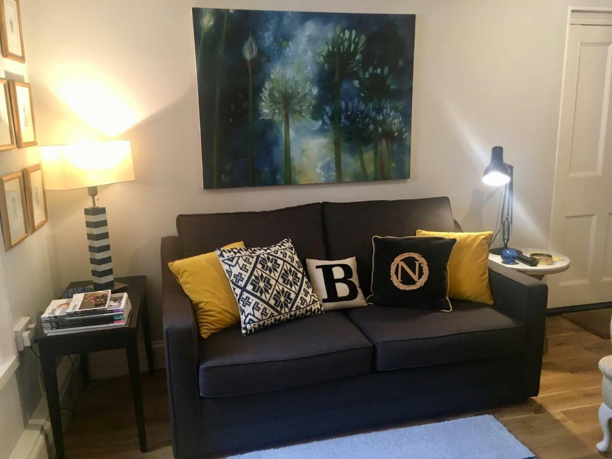 Beautiful 1Br Apartment In Historic St Aubin House Buitenkant foto