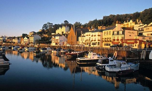 Beautiful 1Br Apartment In Historic St Aubin House Buitenkant foto