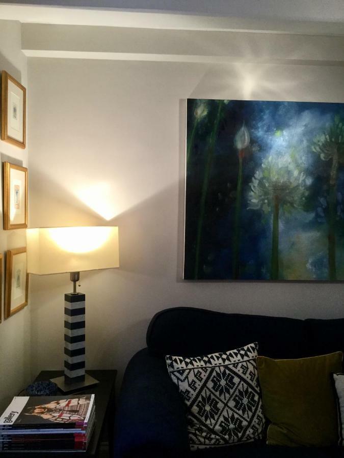 Beautiful 1Br Apartment In Historic St Aubin House Buitenkant foto