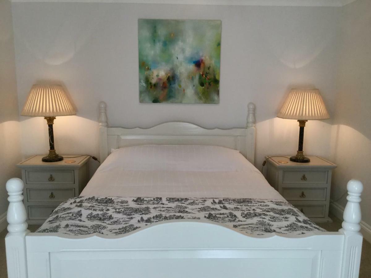 Beautiful 1Br Apartment In Historic St Aubin House Buitenkant foto