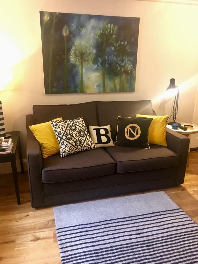 Beautiful 1Br Apartment In Historic St Aubin House Buitenkant foto
