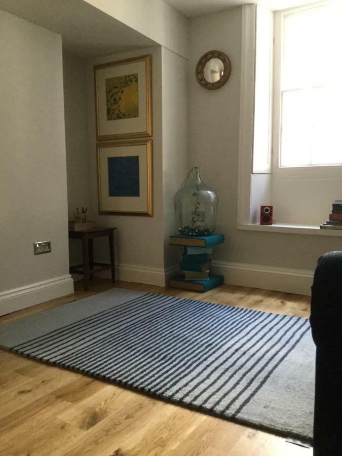 Beautiful 1Br Apartment In Historic St Aubin House Buitenkant foto