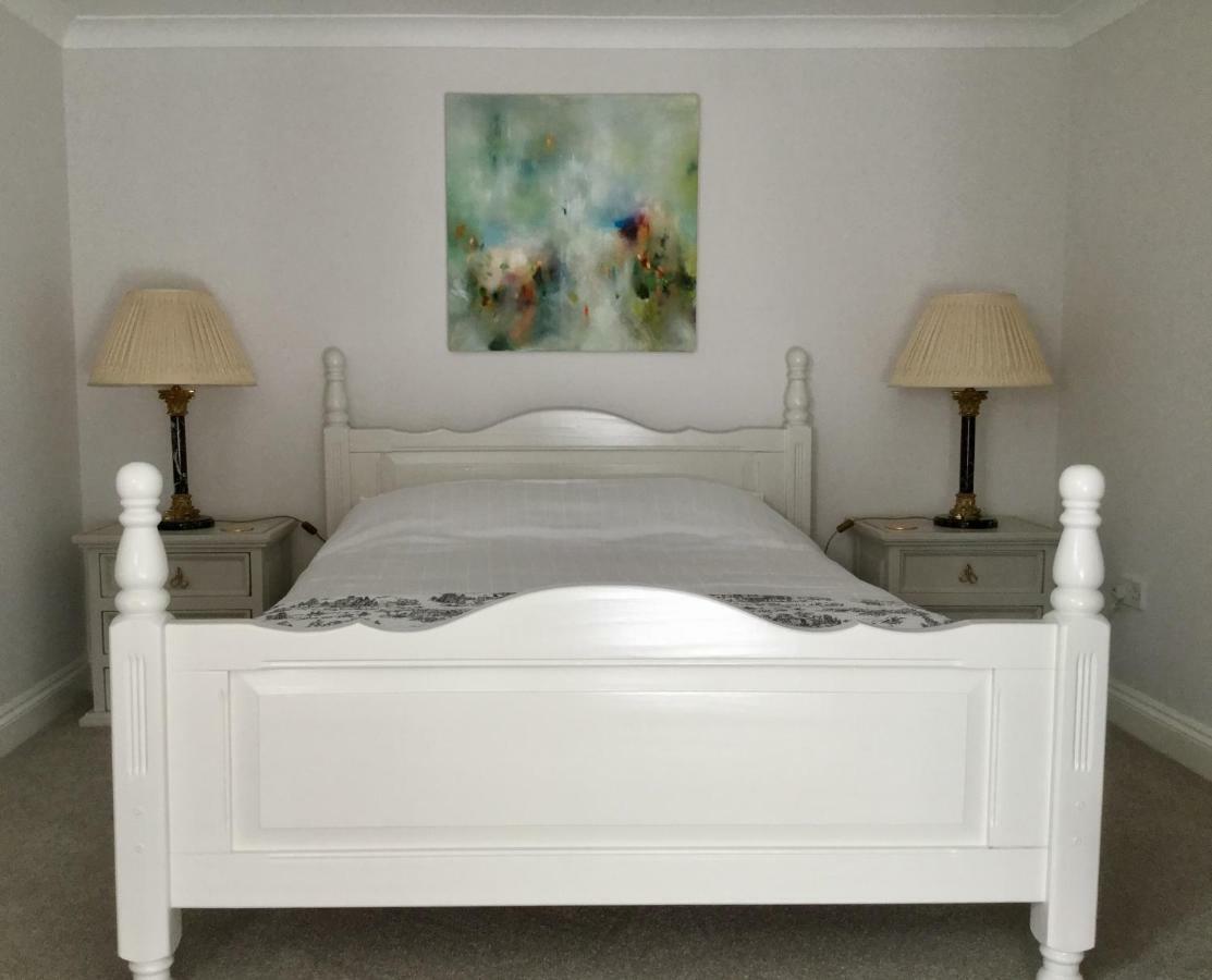 Beautiful 1Br Apartment In Historic St Aubin House Buitenkant foto