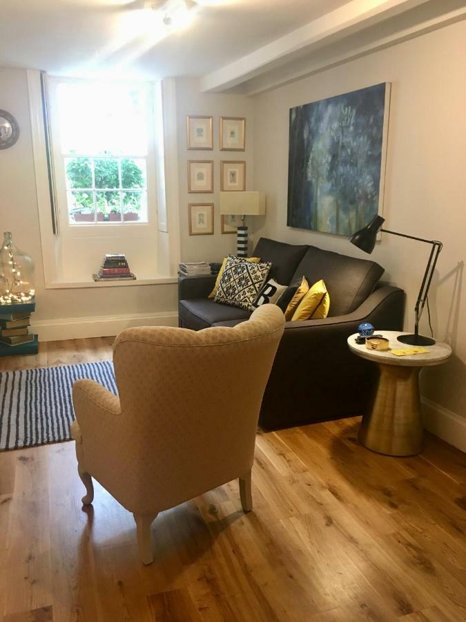 Beautiful 1Br Apartment In Historic St Aubin House Buitenkant foto
