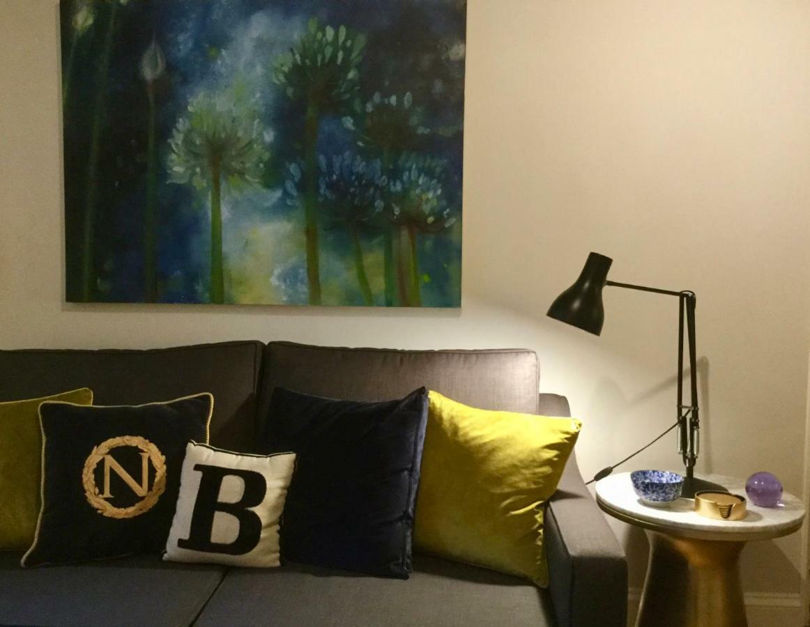 Beautiful 1Br Apartment In Historic St Aubin House Buitenkant foto